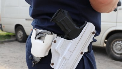 Policjant ranny podczas interwencji. Padły strzały ostrzegawcze