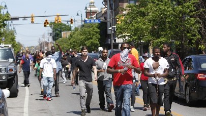 Policjant strzelił 15 razy w stronę ściganych. Uniewinniony 