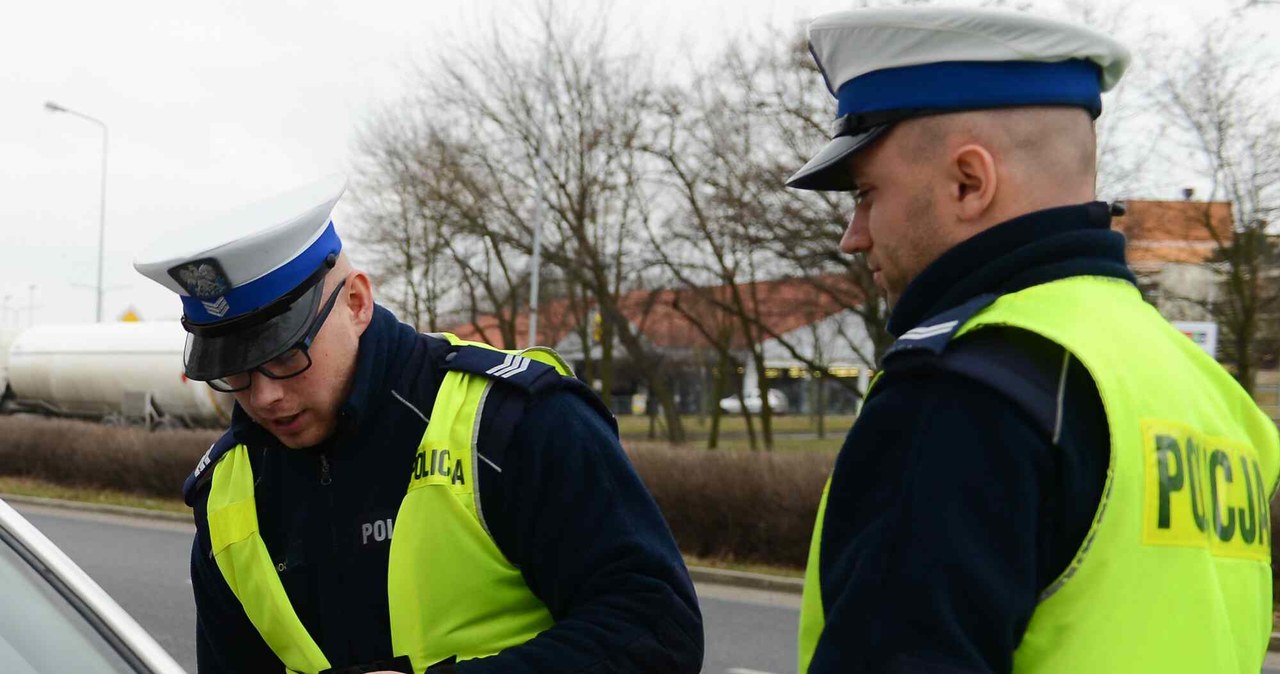 Policjant w określonych sytuacjach ma możliwość poprzestać na pouczeniu /Adam STASKIEWICZ/East News /East News