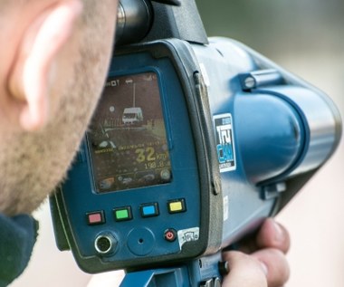 Policjant wziął cię na radar. Z jakiej odległości mierzy prędkość?