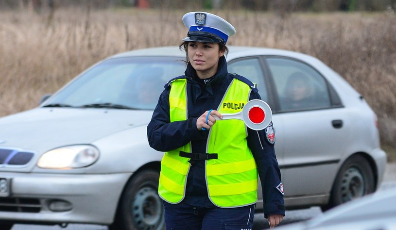 Policjant z mandatem może odwiedzić cię w domu /Paweł Skraba /Reporter