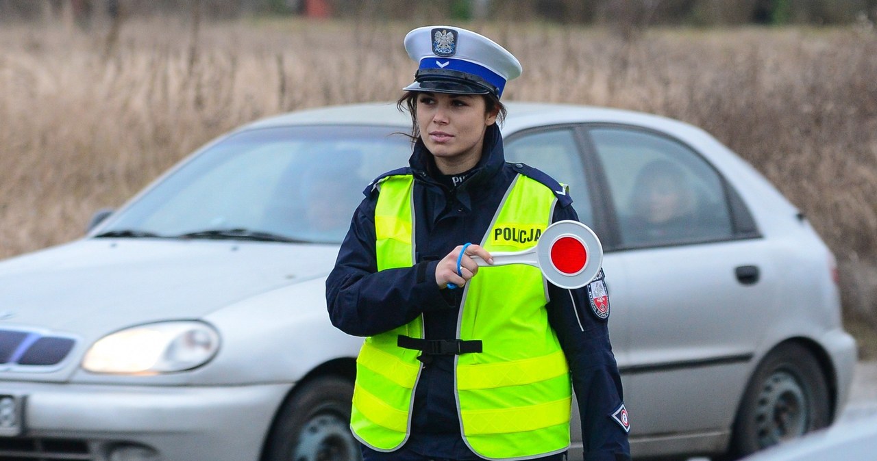 Policjant z mandatem może odwiedzić cię w domu /Paweł Skraba /Reporter