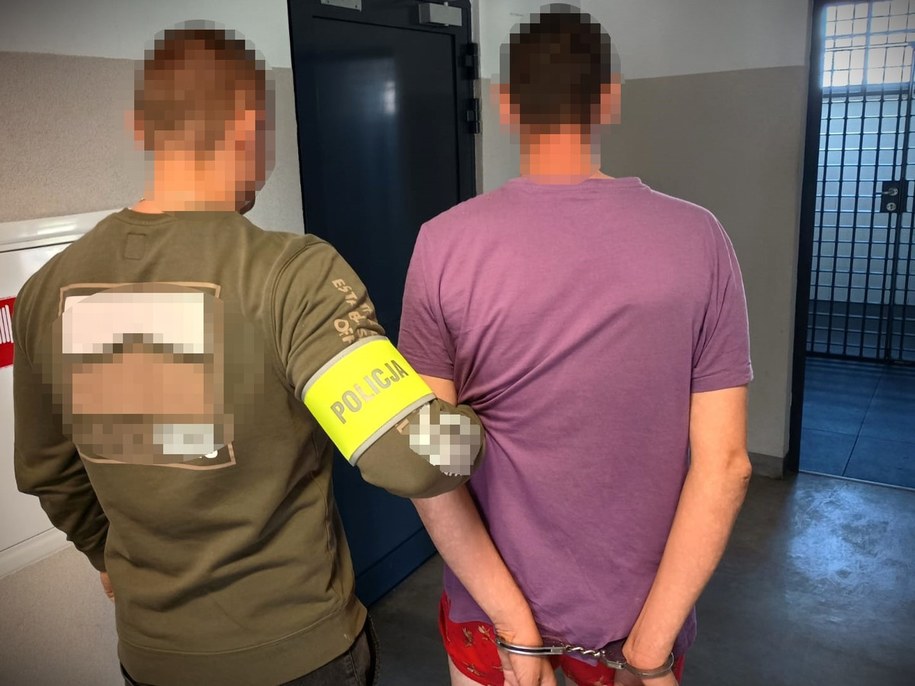 Policjant z zatrzymanym 30-latkiem /KPP Sierpc /Policja