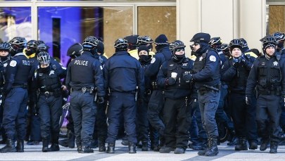 Policjant zastrzelił nastolatka. Teraz pozywa jego rodzinę, bo "przeszedł traumę"