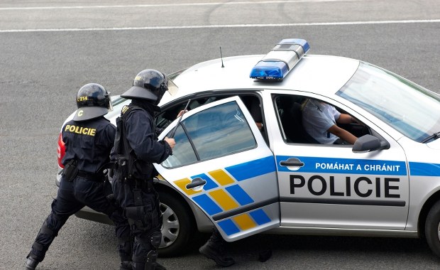 Policjant zastrzelił nożownika. Kilka osób rannych