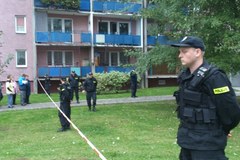 Policyjna akcja na Gocławiu. Desperat strzelił do funkcjonariusza
