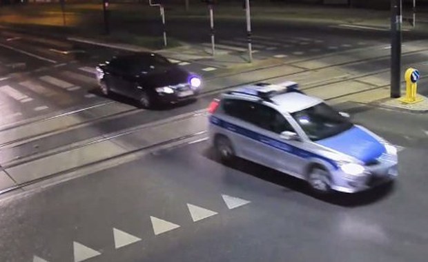 Policyjna eskorta dla 2-latki. „Samochód jechał szybko i ryzykownie”