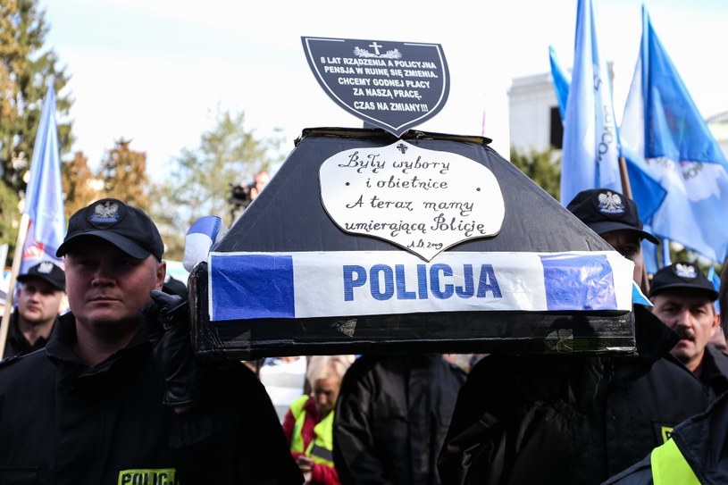 Policjanci Rozpoczynają Protest. 10 Postulatów, Na Czele Wyższe Pensje ...