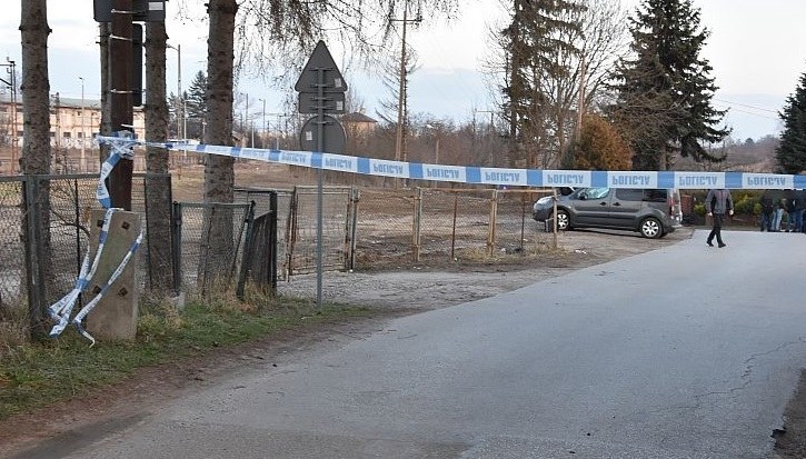 Policyjna taśma na miejscu zdarzenia /KPP JAROSŁAW /Policja