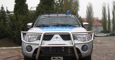 Policyjne Mitsubishi L200 miało okazję się wykazać na poligonie /Informacja prasowa