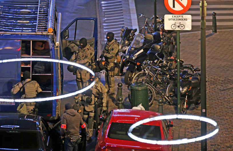 Policyjne oddziały specjalne w Brukseli /AFP