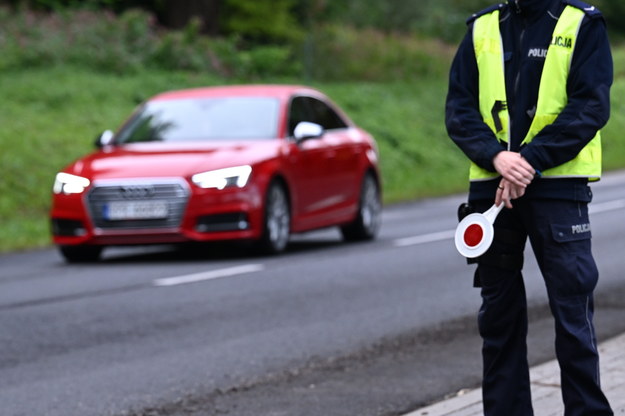 Policyjny patrol podczas kontroli drogowej w Przemyślu / 	Darek Delmanowicz    /PAP