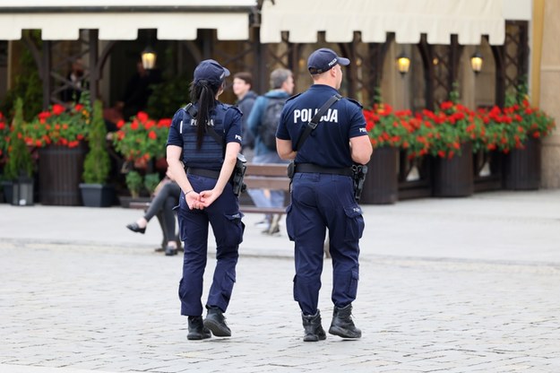 ​Najpierw zaczepiali przechodniów, potem pobili policjantów