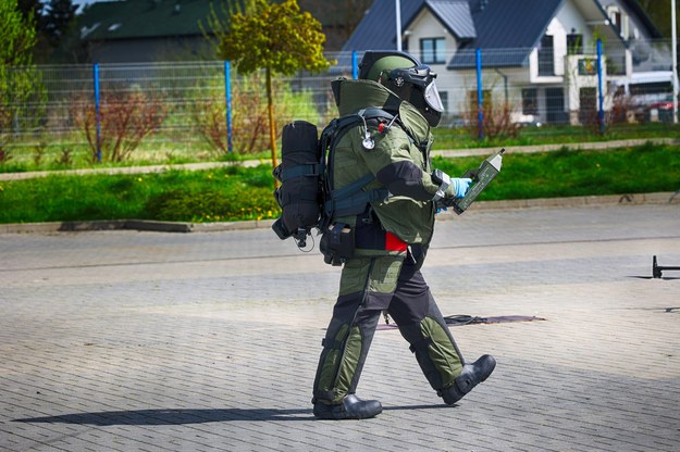 Evacuation of a residential block in Radom. Artillery shells in the apartment