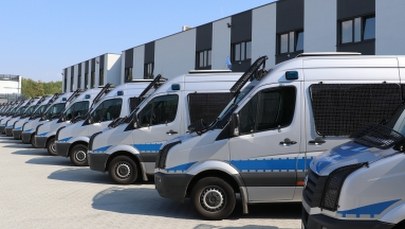 Policyjny pościg na obrzeżach Pruszkowa. Funkcjonariusze szukają dwóch mężczyzn