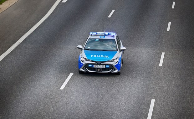 Policyjny pościg ulicami Gdyni. Kierowca wjechał na chodnik