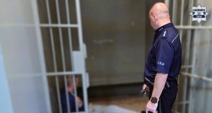 Policyjny pościg ulicami Zabrza. Uszkodzony radiowóz i potrącony funkcjonariusz