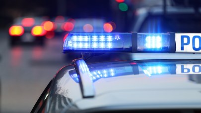 Policyjny pościg w Gdańsku. 25-latek zderzył się z radiowozem i sygnalizatorem