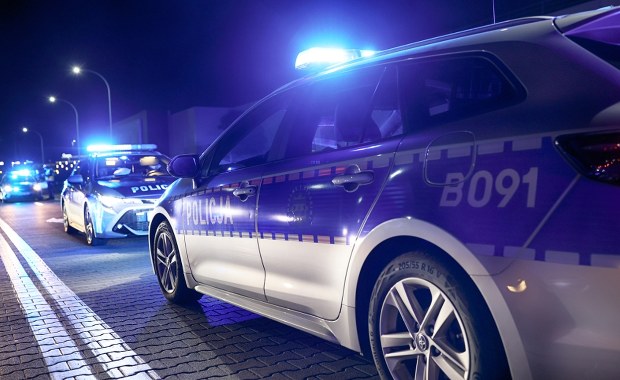 Policyjny pościg w Warszawie zakończony dachowaniem. Informacje RMF FM 
