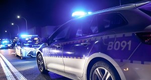 Policyjny pościg w Warszawie zakończony dachowaniem. Informacje RMF FM 