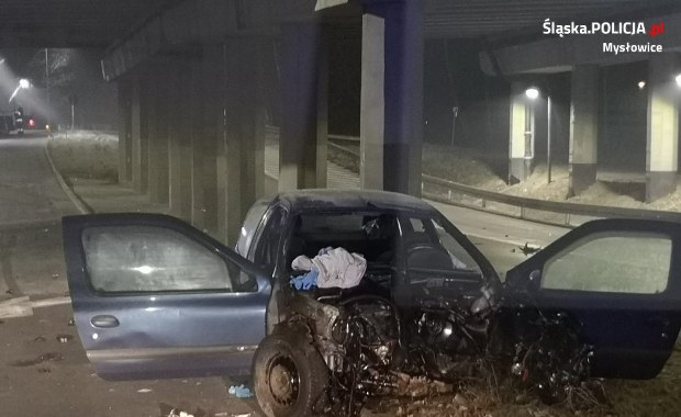 Policyjny pościg za 16-letnim kierowcą. Rannych trzech nastolatków