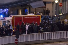 Policyjny szturm na sklep w Paryżu