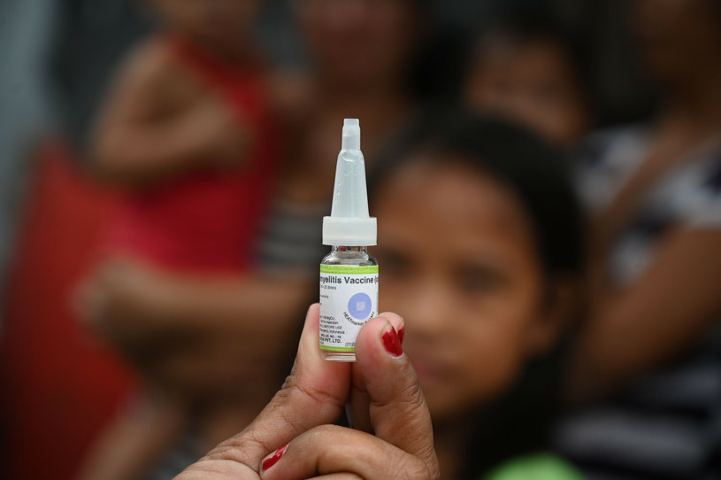 Polio - przebieg zakażenia, objawy, szczepionka /TED ALJIBE /East News