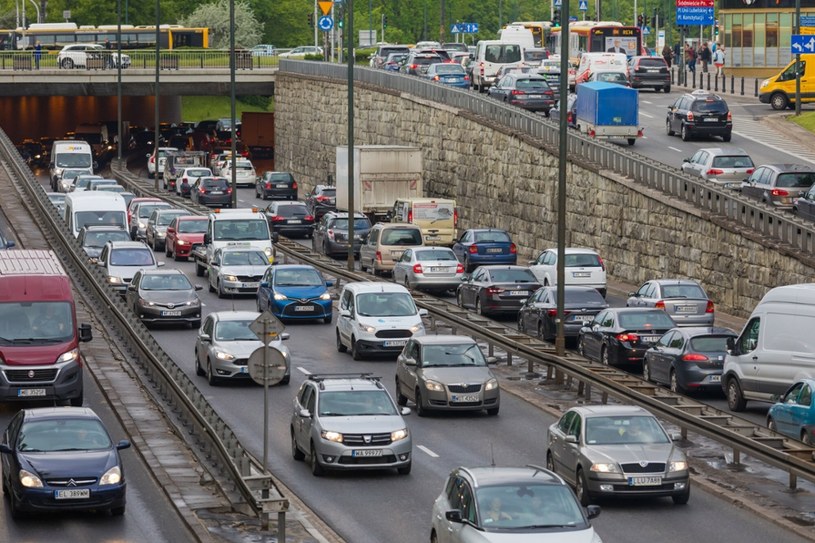 Polisą OC musi być objęty każdy pojazd mechaniczny. Wszyscy zapłacimy więcej /Arkadiusz Ziółek /East News