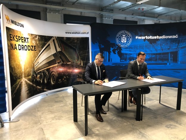 Politechnika Poznańska podpisała porozumienie z producentem naczep /Mateusz Chłystun /RMF FM