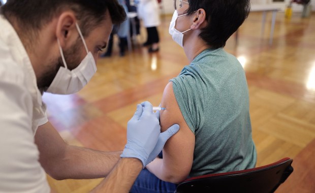 Politico: Novavax "czarnym koniem” wśród szczepionek przeciw Covid-19