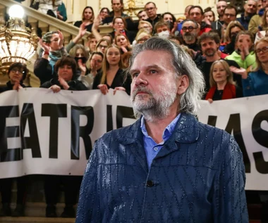 Politycy i aktorzy w obronie Krzysztofa Głuchowskiego. "Nie ma zgody na zemstę za 'Dziady'"