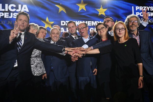 Politycy Koalicji Europejskiej podczas wieczoru wyborczego / 	Radek Pietruszka   /PAP