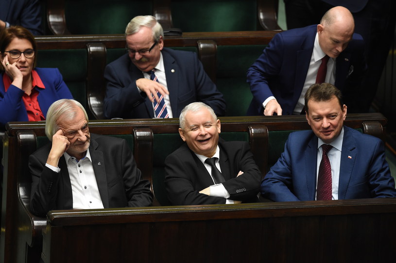 Politycy PiS w ławach sejmowych /Radek Pietruszka /PAP