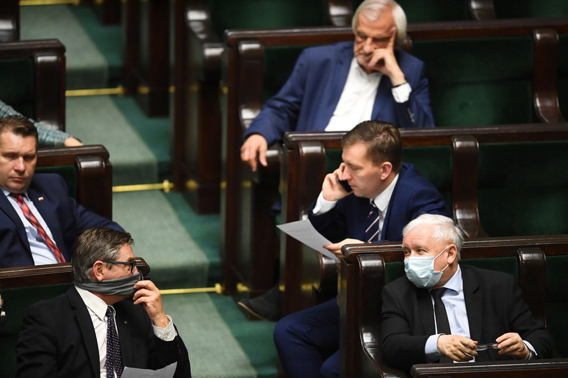 Politycy PiS w Sejmie podczas dodatkowego posiedzenia izby niższej 12.05.2020 / 	Radek Pietruszka   /PAP