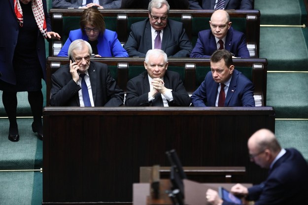 Politycy PiS wraz z prezesem Jarosławem Kaczyńskim /Leszek Szymański /PAP