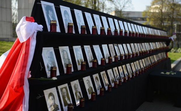 Politycy PiS zapewniają: Za rok pomniki smoleńskie powinny być odsłonięte 