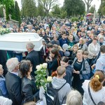 Polityczne pląsy na grobie dziecka. Po śmierci Kamilka z Częstochowy