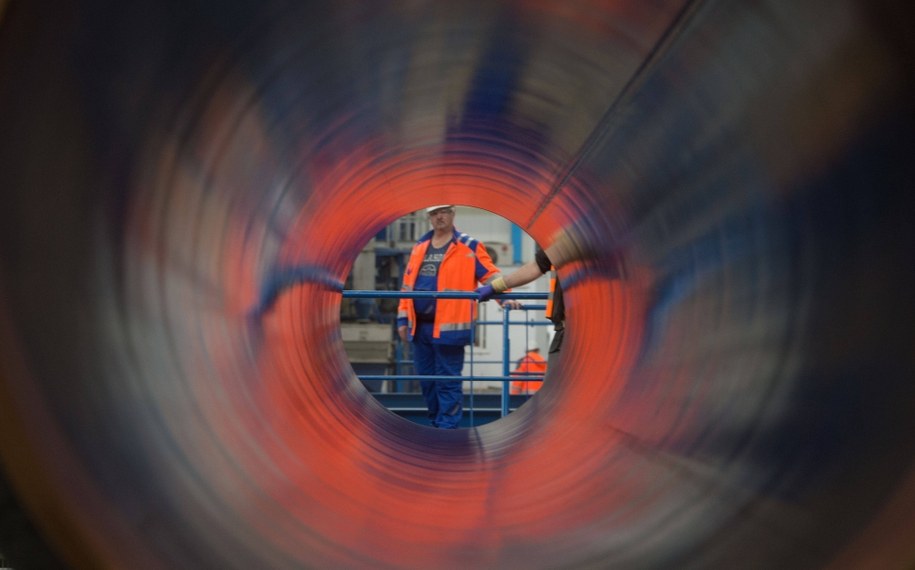 Polityczne zmagania o gazociąg Nord Stream 2 zbliżają się do finału - pisze "Die Welt" /DPA/Stefan Sauer    /PAP