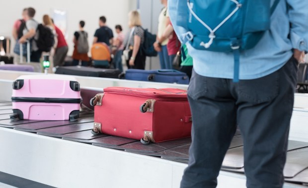 Polityk oskarżony o kradzież walizek na lotniskach