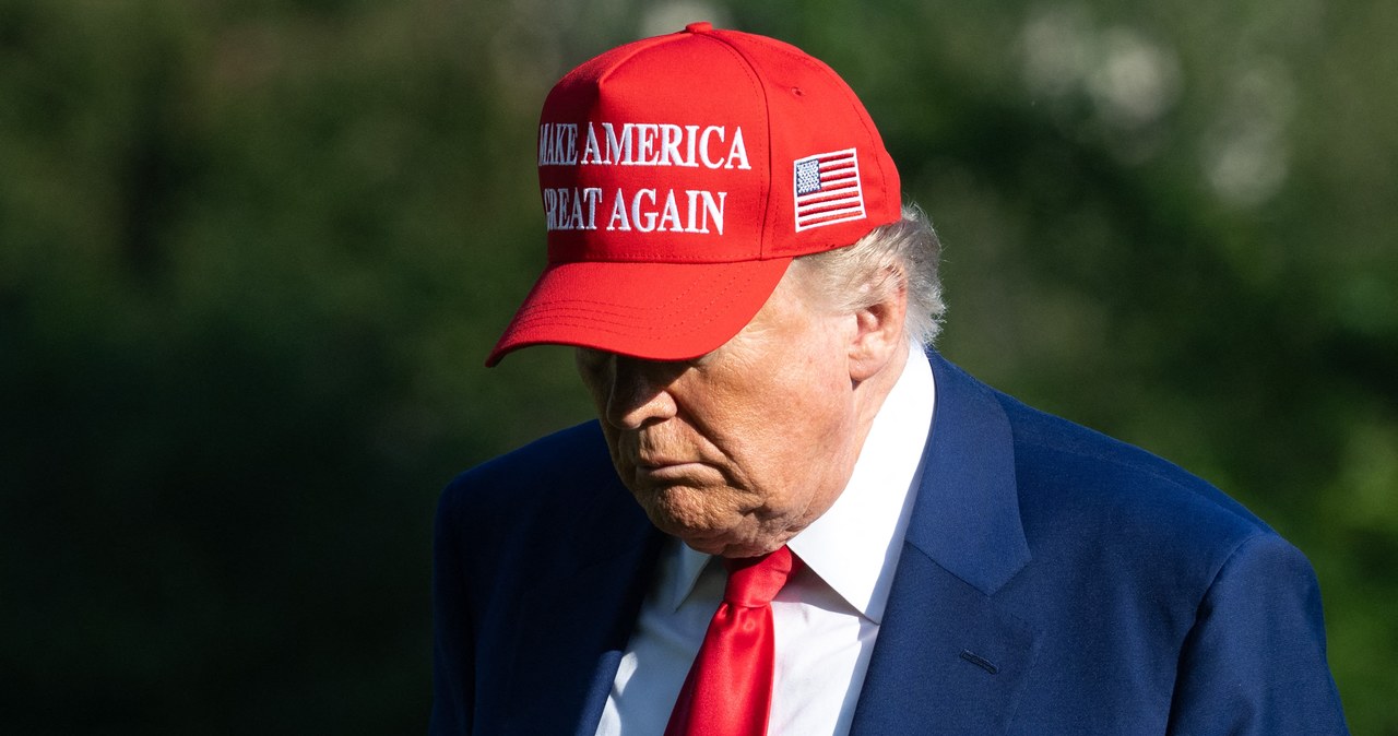 Polityka Donalda Trumpa sprawia, że Fed pozostaje w niepewności. O obniżkach stóp w USA na razie trzeba zapomnieć? /SAUL LOEB /AFP