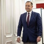 Polityka na stadionie w Gdańsku. Kibice Lechii prowokują banerem o Nawrockim
