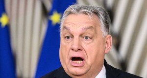 Polityka ostra jak gulasz. Sikorski "uhonorował" Orbana Orderem Lenina