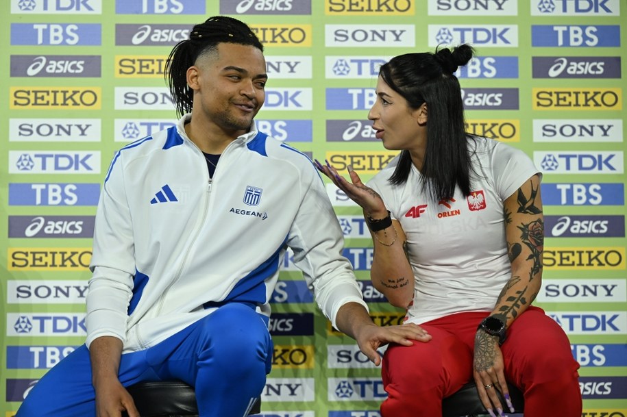 Polka Ewa Swoboda i Grek Emmanouil Karalis podczas konferencji prasowej przed halowymi mistrzostwami świata w lekkiej atletyce w Toruniu. /Adam Warżawa /PAP