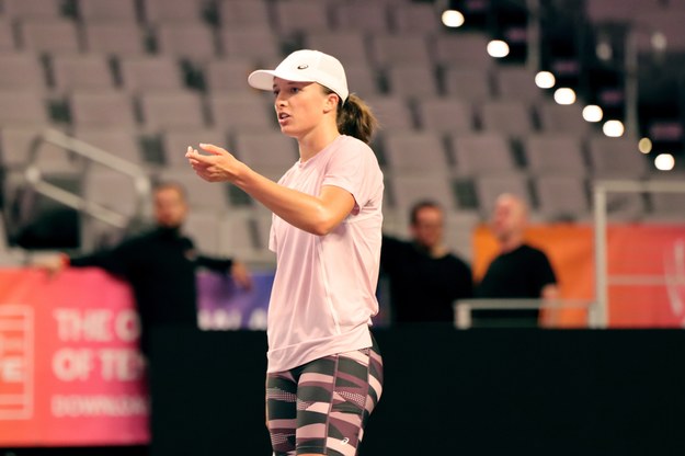 Polka Iga Świątek podczas treningu przed turniejem WTA Finals w Fort Worth /Marcin Cholewiński /PAP