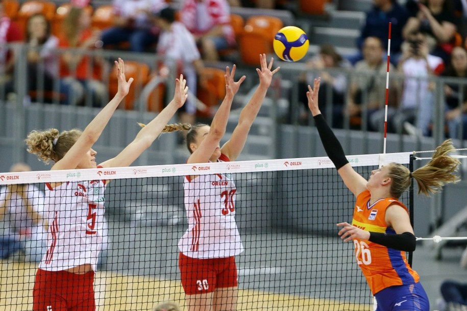 Polki Agnieszka Korneluk i Olivia Rozanski oraz Elles Dambrink z Holandii /Jarek Praszkiewicz /PAP