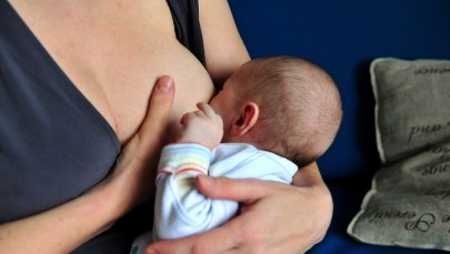 Polki chcą karmić piersią. Ale szybko przestają to robić