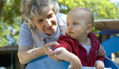 Polki rodzą coraz mniej dzieci, odczują to emeryci. "Mamy zawał demograficzny"
