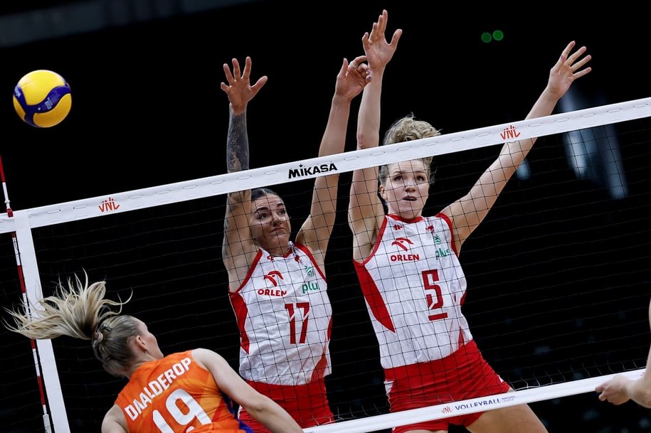 Polki w starciu z Holandią /FIVB.com /