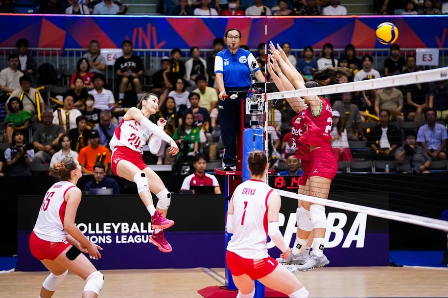 Polki w trzech setach pokonały Bułgarki /volleyballworld.com /