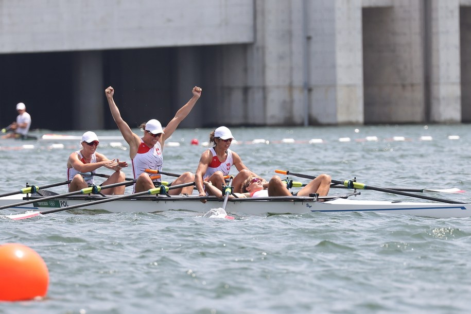 Polki ze srebrem / 	Leszek Szymański    /PAP/EPA